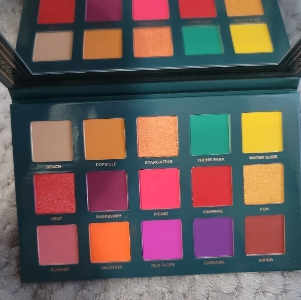 🔵 2 for $40 🔵 ACE BEAUTE 15 PAN NOSTALGIA EYESHADOW PALETTE